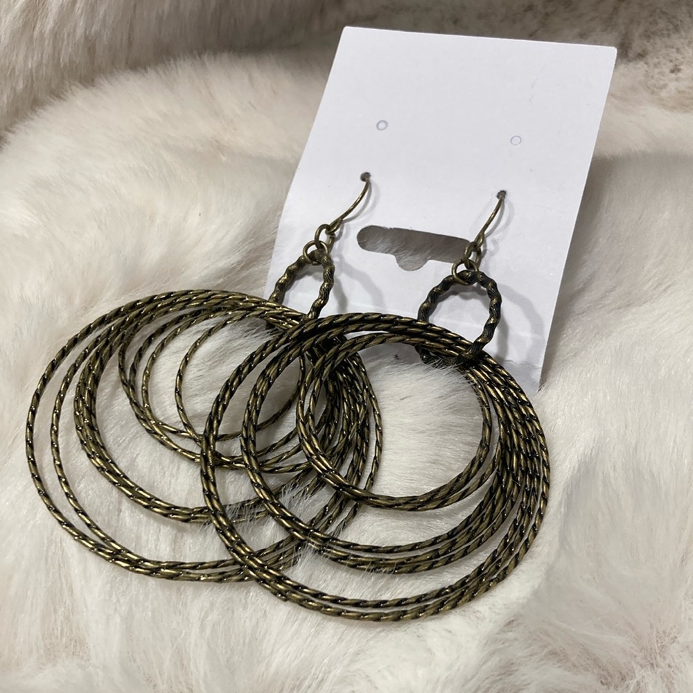 Elegant Gold Hoop Earrings - Picture 1 of 6